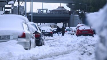 Έβαλαν τα αυτοκίνητα τους στην Αττική Οδό για να πάρουν το διχίλιαρο της αποζημίωσης !