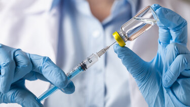 Το 17% των Ελλήνων αρνούνται ακόμη τα εμβόλια Covid-19 ή διστάζουν να τα κάνουν