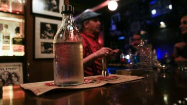 Θα συνεχιστούν τα μέτρα, πόσο αναμένεται να παραταθούν -Συνεδριάζουν οι ειδικοί το μεσημέρι