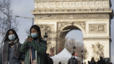 Το απόλυτο ρεκόρ στη Γαλλία με 368.149 κρούσματα σε 24 ώρες