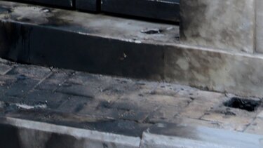 Γκαζάκια στην είσοδο πολυκατοικίας στους Αμπελόκηπους 