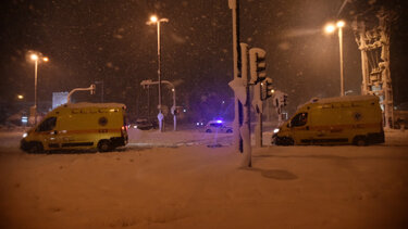 Κινητοποίηση για τον απεγκλωβισμό και μεταφορά των τραυματιών της αμαξοστοιχίας 54