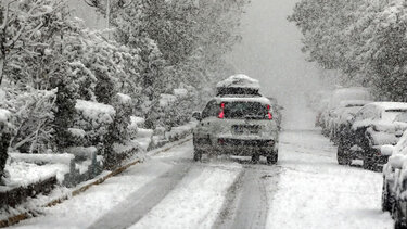 Έκκληση της ΕΛΑΣ στους οδηγούς για χρήση αντιολισθητικών αλυσίδων στο οδικό δίκτυο της Αττικής