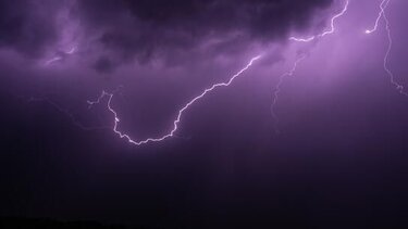 Πάνω από 400 κεραυνοί έπεσαν στην Αττική