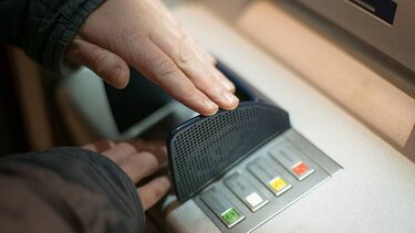 Ο «χάρτης» των πληρωμών από τον e-ΕΦΚΑ και τη ΔΥΠΑ 