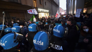 Η αστυνομία διαμαρτυρήθηκε γιατί... παρέλαβε ροζ μάσκες