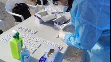 Rapid tests σε πεζούς από τον ΕΟΔΥ στην Ιεράπετρα