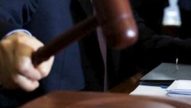 Του ζήτησε διαζύγιο και έβαλε φωτιά στο σπίτι