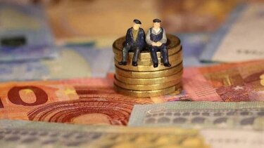 Εκδίδονται 1.200 συντάξεις την ημέρα