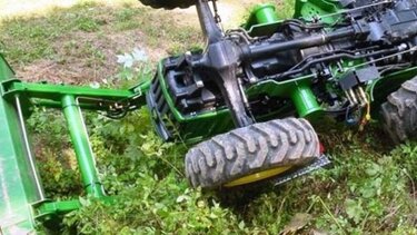 Τραγωδία στην Αχαΐα: Ιερέας καταπλακώθηκε από τρακτέρ και τραυματίστηκε θανάσιμα