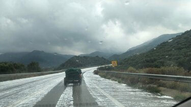 Έντονη χαλαζόπτωση στη Βιάννο: Ανησυχούν οι ελαιoπαραγωγοί