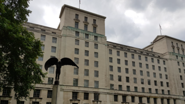 Ο στρατός κλήθηκε να βοηθήσει τα νοσοκομεία του Λονδίνου που δέχονται ασφυκτικές πιέσεις