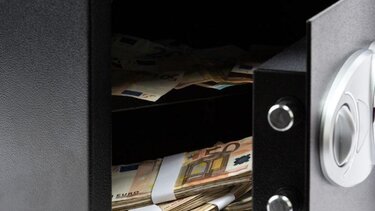 Διέρρηξαν σπίτι επιχειρηματία και πέταξαν από τον 6ο όροφο χρηματοκιβώτιο βάρους 400 κιλών
