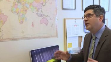 «Εφαρμόστε ίδιες κυρώσεις και στην Τουρκία που εισέβαλε στην Κύπρο», λέει Τούρκος καθηγητής