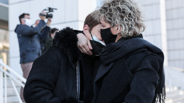 Η Ελένη, η Γαρυφαλλιά και η αγκαλιά της μάνας 