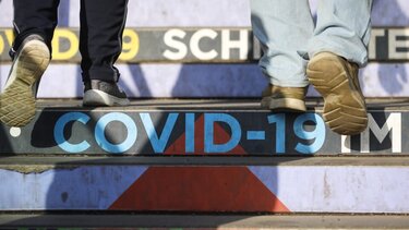 Κορωνοϊός: Βήματα ελευθερίας στην Ε.Ε. και κόντρα για τη χαλάρωση