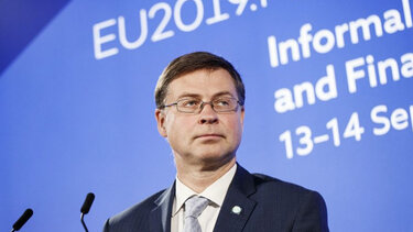 Ο Ντομπρόβσκις προειδοποιεί τη Μόσχα με δεύτερο πακέτο κυρώσεων