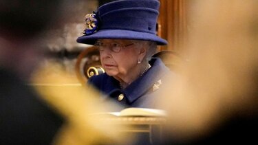 Βασίλισσα Ελισάβετ: «Δεν μπορώ να κινηθώ», είπε σε εργαζόμενους του παλατιού