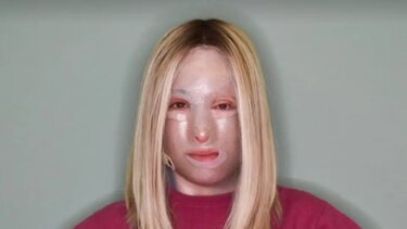 Η πρώτη δημόσια εμφάνιση της Ιωάννας Παλιοσπύρου χωρίς την μάσκα