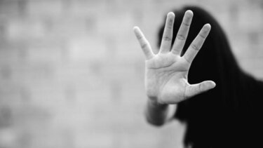 Καταδικάστηκε δις, φυλακίστηκε και μόλις βγήκε απείλησε ξανά την πρώην του