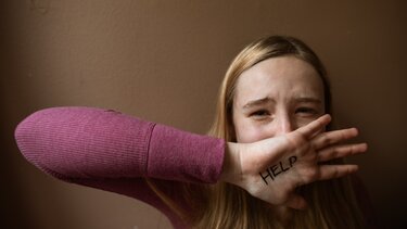 Υπόθεση 11χρονης: μωρό 12 ημερών και η μητέρα σε κώμα από χρήση