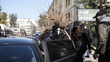 Στη φυλακή η 29χρονη «Μήδεια» και ο σύντροφός της για το θάνατο του 7χρονου αγοριού