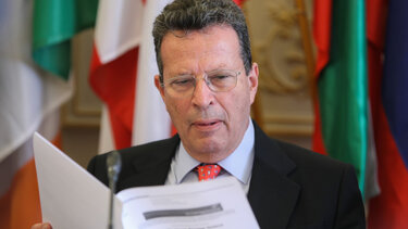 Το ΚΚΕ σφάζει με το γάντι τον Κύρτσο