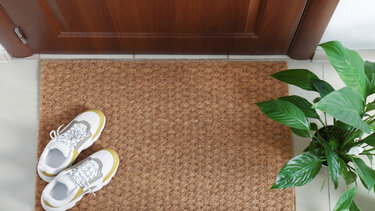 Στο αυτόφωρο επειδή… μύριζε τα παπούτσια των γειτόνων του!