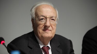 Χρήστος Σερτζετάκης: Τριήμερο εθνικό πένθος - Με τιμές Αρχηγού Κράτους η κηδεία του 