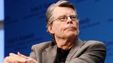 Stephen King: Σύρτε τον κ@λο σας σε μία βιβλιοθήκη και δείτε τι δεν θέλουν να διαβάσετε