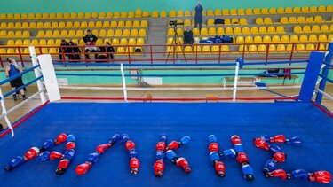 Γάντια του μποξ σχημάτισαν το όνομα του Άλκη