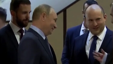 Τηλεφωνική επικοινωνία Πούτιν-Μπένετ για τον πόλεμο στην Ουκρανία