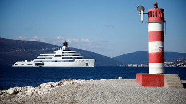 Ρομάν Αμπράμοβιτς: Χαμός με το υπερπολυτελές γιοτ του – Ουκρανοί το εμπόδιζαν να δέσει στην Αλικαρνασσό