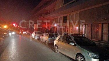 Η φωτιά στην είσοδο της πολυκατοικίας κινητοποίησε την Πυροσβεστική