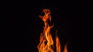 Μεγάλη κινητοποίηση της Πυροσβεστικής για φωτιά σε διαμέρισμα