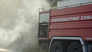 Πυρκαγιά στα Γεράνεια Όρη, πάνω από το Λουτράκι