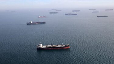 Πέντε πλοία ελληνικών συμφερόντων και 4 Έλληνες ναυτικοί παραμένουν εγκλωβισμένοι σε ουκρανικά λιμάνια