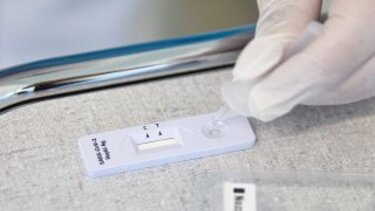 37 θετικά rapid tests, χθες, στα Χανιά