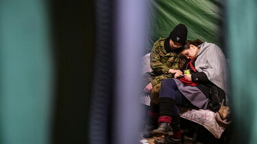 Συγκλονιστική στιγμή σε καταφύγιο στο Κίεβο - Kοριτσάκι τραγουδάει το «Let It Go» για να τους εμψυχώσει