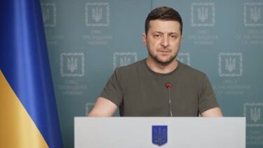 Ζελένσκι: Εξασφαλίσαμε ανθρωπιστικούς διαδρόμους για όσους επιθυμούν να φύγουν