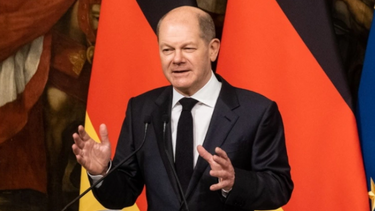 «Φρένο» Σολτς σε κυρώσεις για το ρωσικό πετρέλαιο