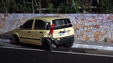 Τράκαρε δύο αυτοκίνητα και έσπευσε να εξαφανιστεί