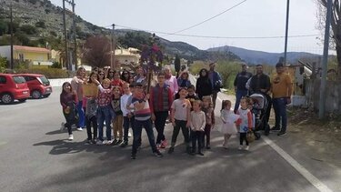 Μικροί και μεγάλοι τραγούδησαν τα κάλαντα! 