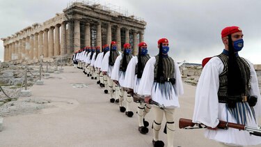 Η σκληρή αλήθεια της πανδημίας στην Ελλάδα: Πέρυσι πέθαναν 3.995 τις πρώτες 100 ημέρες, φέτος 7.148