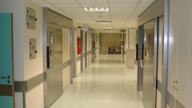 Δεν τα κατάφερε ο 52χρονος που έπεσε από την ταράτσα