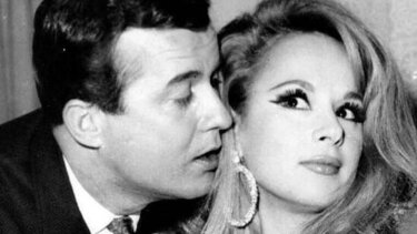 Μία σπάνια αδημοσίευτη φωτογραφία από τον γάμο της Αλίκης και του Δημήτρη Παπαμιχαήλ