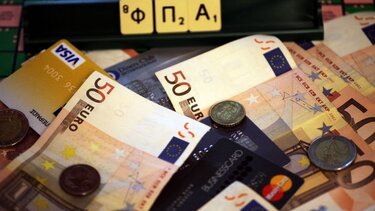 Χειροπέδες σε γνωστό τηλεοπτικό σεφ για χρέη στο Δημόσιο