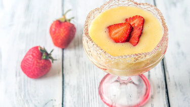 Κρέμα με κρασί και φράουλες