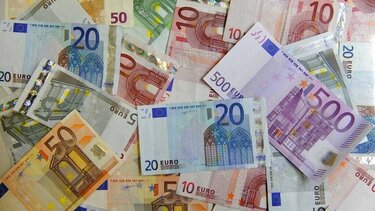 Κατώτατος μισθός: Επιδόματα ΟΑΕΔ και τριετίες