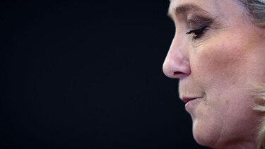 Είναι η όγδοη φορά που υποψήφιος με το όνομα Λεπέν χάνει τις εκλογές